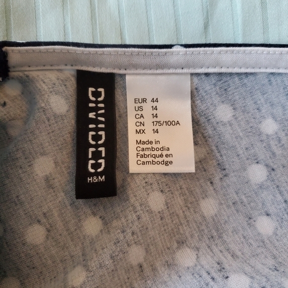 Divided | 14 | Deep V Polka Dot Dress - Picture 4 of 8